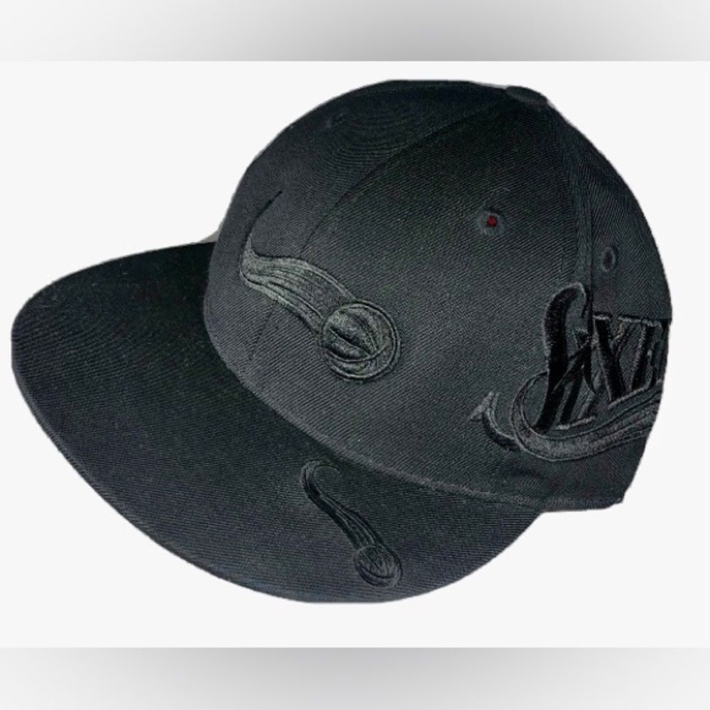 Reebok Philadelphia 76ers Black on Black, w/red lining- NBA Cap -size 7½